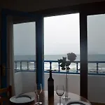 Absolute Beachfront 公寓 法马拉