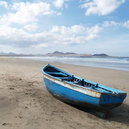 Absolute Beachfront شقة