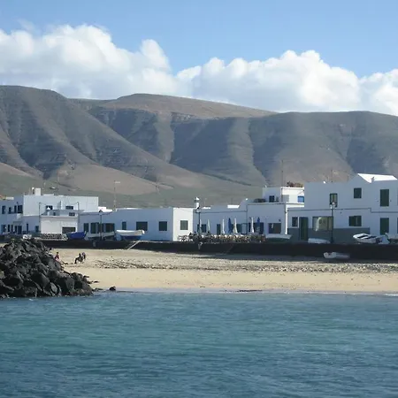 Absolute Beachfront شقة